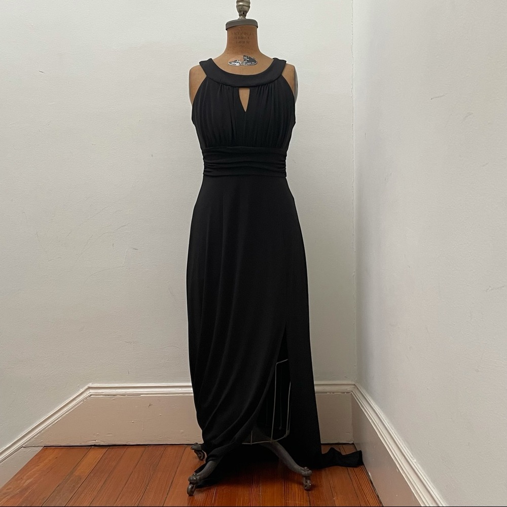 Sleeveless Classic Black Dress - Loves a Curvy Body - Floor Length Size 8